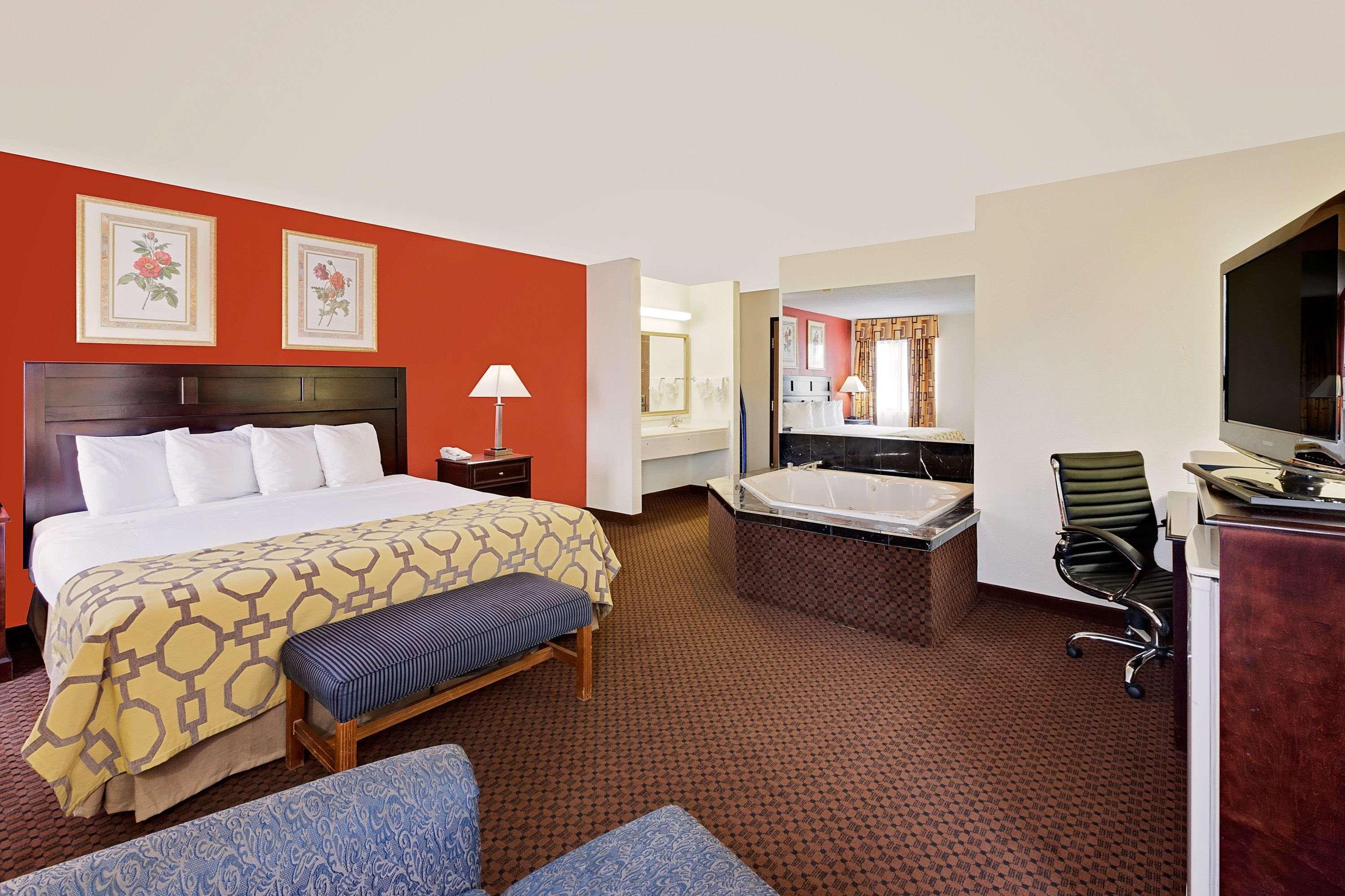 Baymont By Wyndham Battle Creek Downtown Hotel Exterior photo