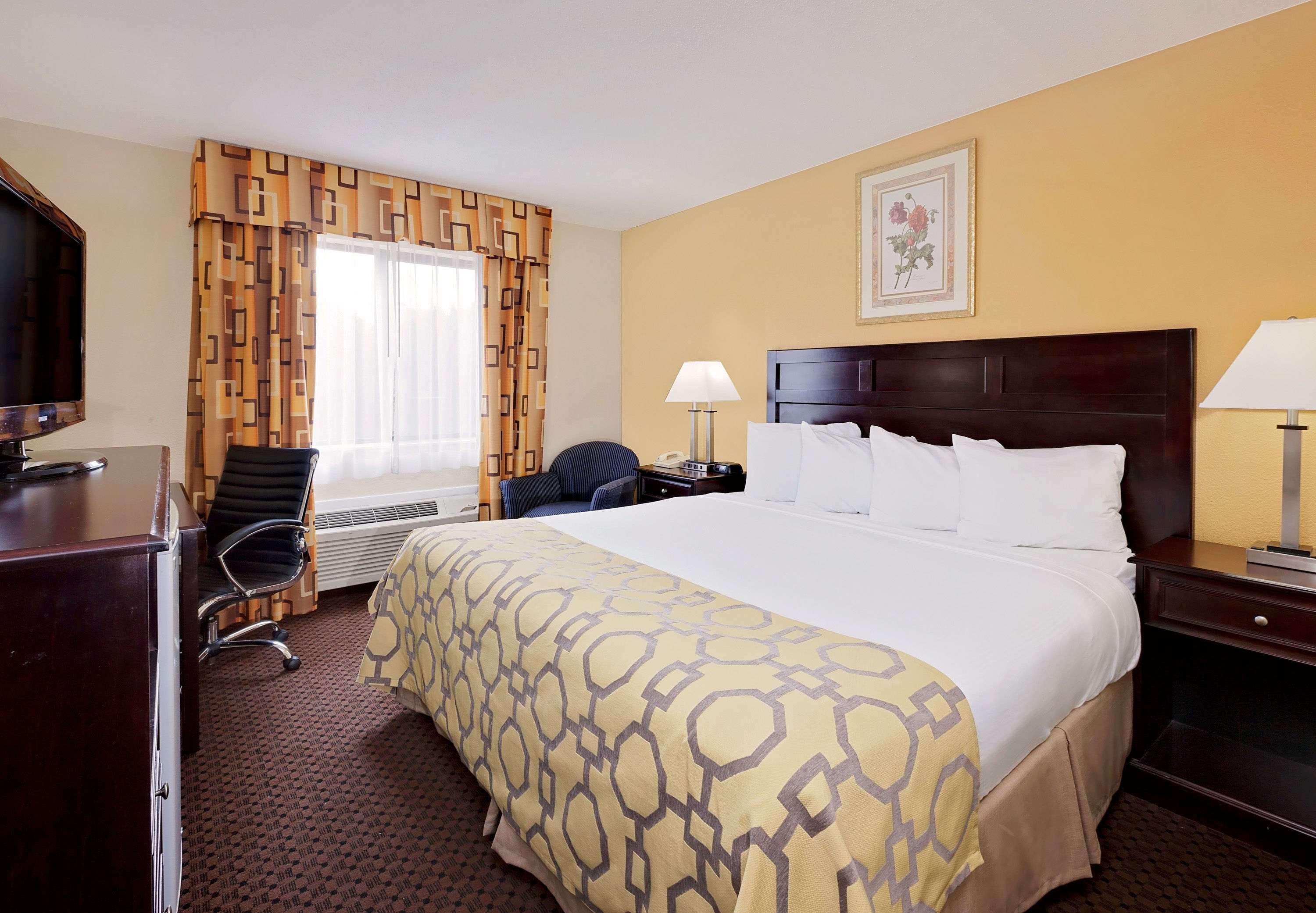 Baymont By Wyndham Battle Creek Downtown Hotel Exterior photo